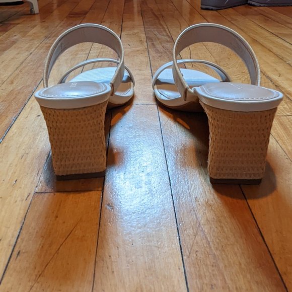 Kelly & Katie Carbren Sandal - White - Picture 6 of 10